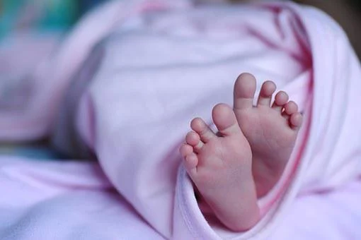 Co warto wiedzieć o pierwszej kąpieli noworodka?