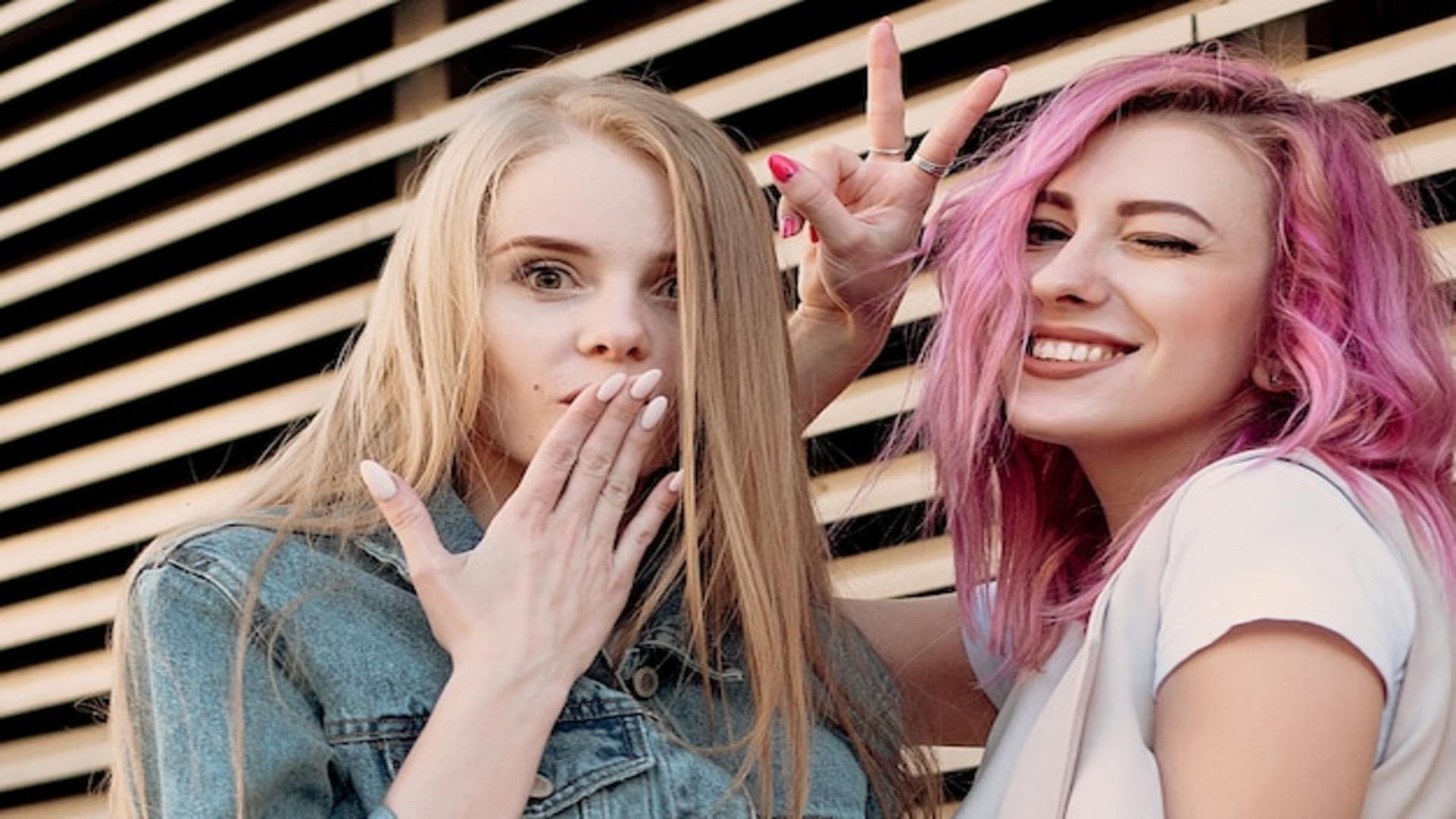 Idealny kolor włosów do jasnej karnacji – jak wybrać?